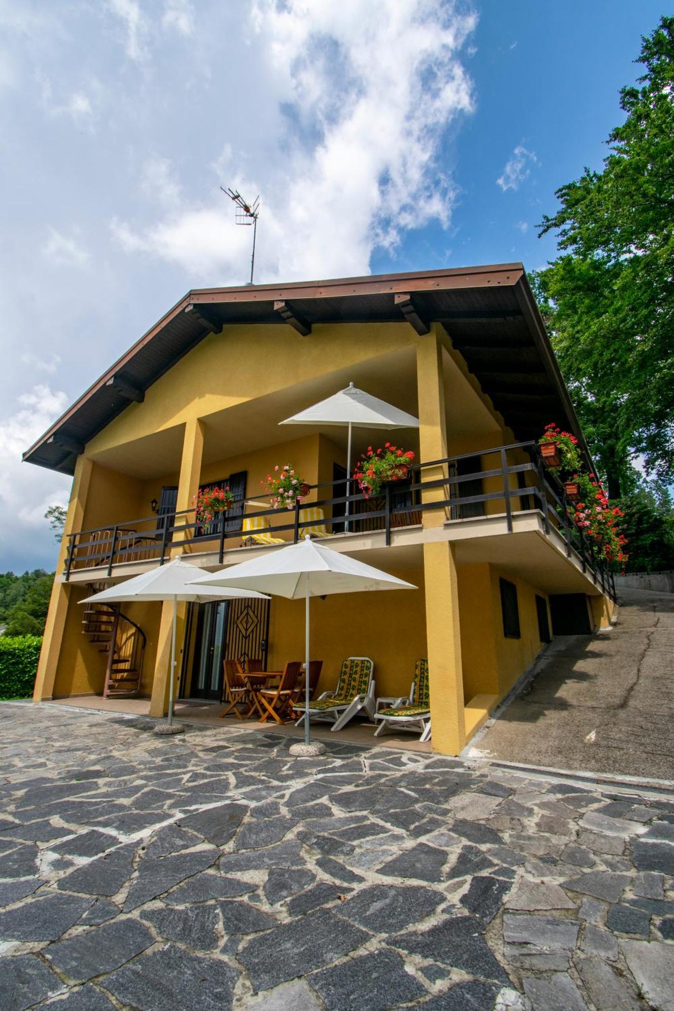 Family Gb - Dimora Fiorita Villa Armeno Ngoại thất bức ảnh