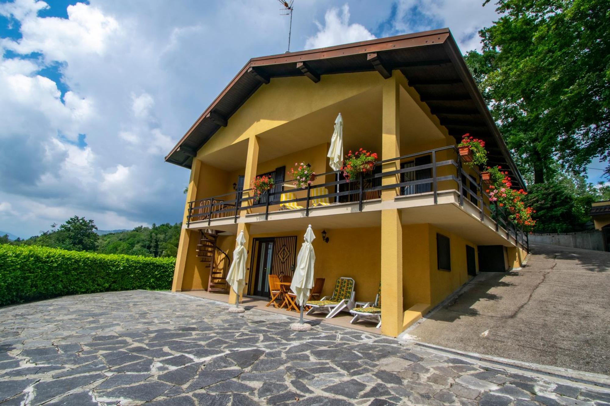 Family Gb - Dimora Fiorita Villa Armeno Ngoại thất bức ảnh